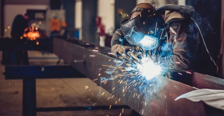 INS: Numărul comenzilor noi din industria prelucrătoare a crescut cu aproape 1%