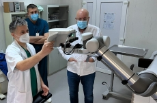 microscop robotizat chirurgie
