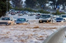 inundatie strada masini