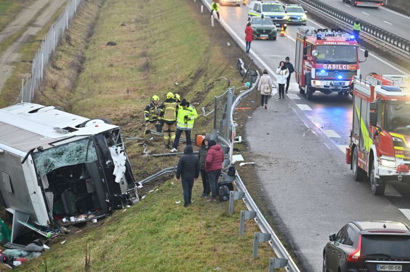 Foto Accident Grav Cu Un Autocar Din Bra Ov Pe O Autostrad Din Slovenia Trei Persoane Au