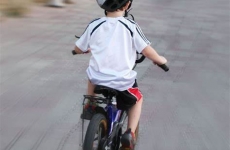 copil bicicleta