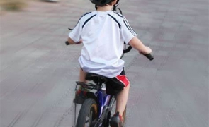 copil bicicleta