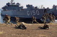naval-armata-soldati-debarcare