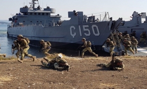 naval-armata-soldati-debarcare