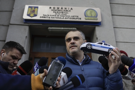 Cristian Ghinea (USR) a dat în judecată DNA - Atac la procurorul-șef, pe tema dosarului achizițiilor SRI