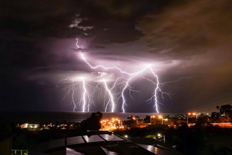 Meteorologii au emis Cod Galben de furtuni puternice și vijelii în 8 județe