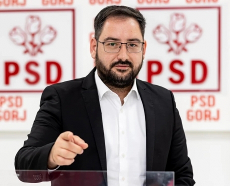 Un primar 'special'. Se compară cu Superman, Omul Păianjen și Batman. Mare admirator al lui Ceaușescu deși avea 3 ani când s-a schimbat regimul
