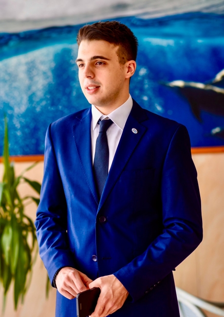 Mesaj către tineri: 'Haideți să nu mai așteptăm să ni se ofere ce vor alții, haideți să obținem ceea ce merităm cu adevărat'