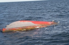 barcă răsturnata Tuzla