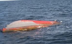 barcă răsturnata Tuzla