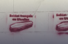 graffiti paris sicrie soldati