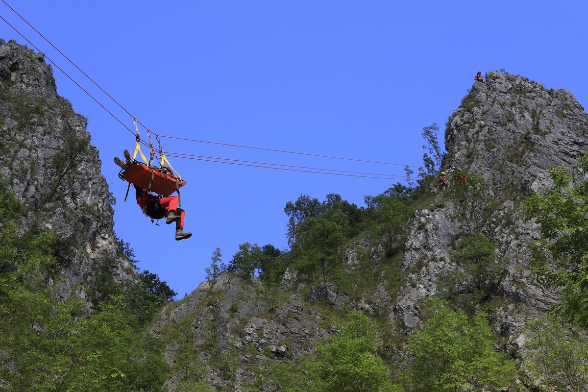 20 people rescued from mountain in last 24 hours, eight in hospital