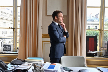 Emmanuel Macron l-a sunat pe Joel Embiid , MVP-ul NBA în 20023, și a încercat să-l convingă să evolueze pentru Franţa la JO 2024