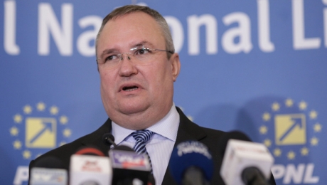 FOTO Nicolae Ciucă continuă turneul prezidențial: 'Viitorul unei ţări se construieşte dintre oameni, pentru oameni'