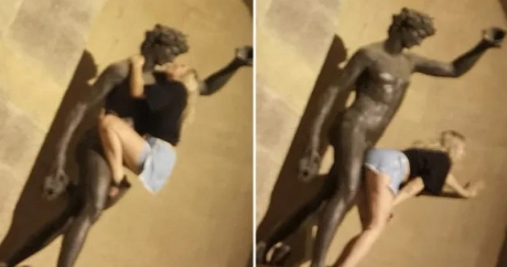 VIDEO Scandal imens în Italia: O turistă a mimat un act sexual cu statuia lui Bacchus din Florența