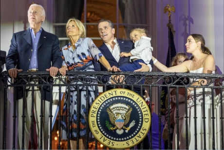 Reacția nepoatei președintelui Biden: Și-a servit țara cu fiecare părticică din sufletul său