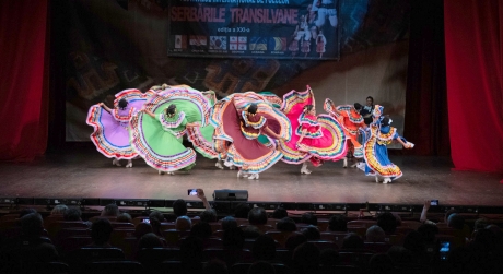 Festivalul 'Serbările Transilvane' începe vineri; participă 20 de ansambluri folclorice din şase ţări