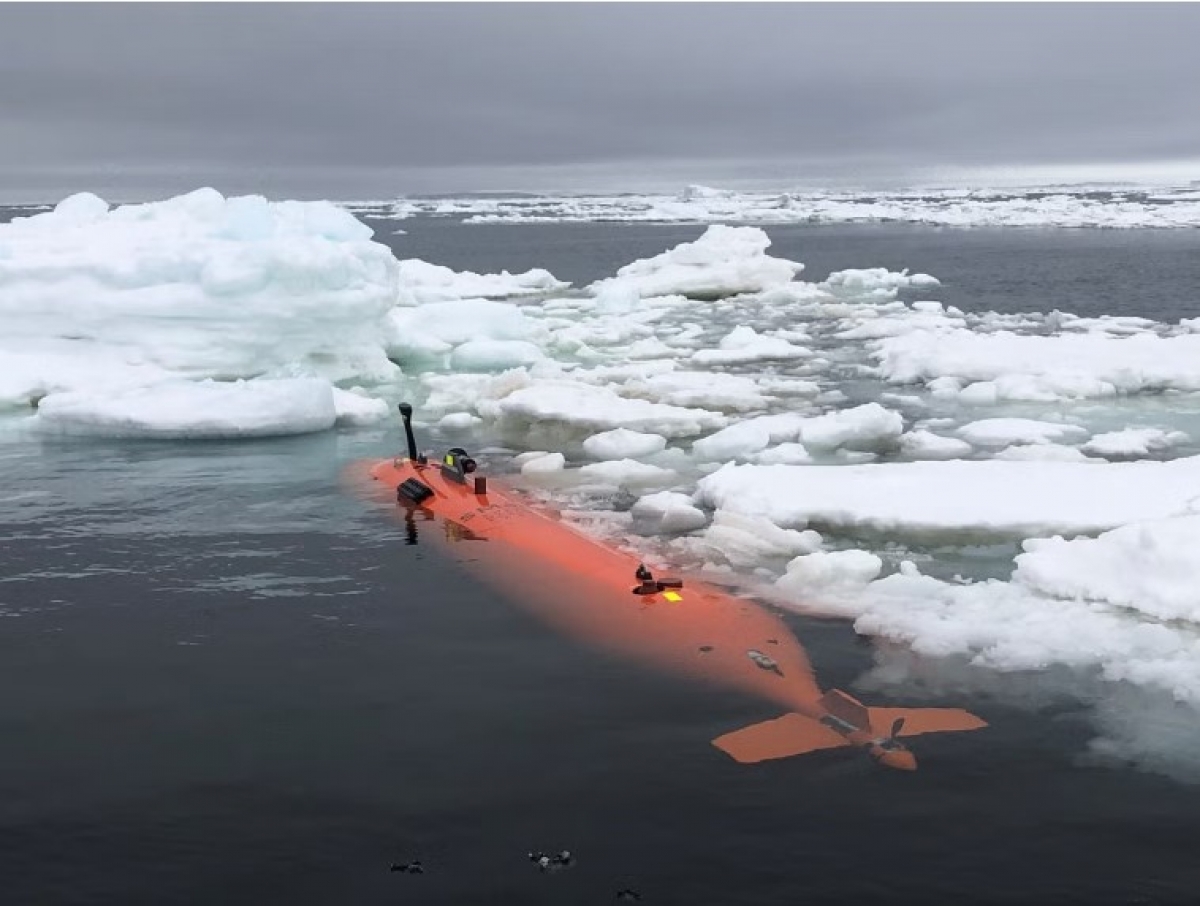 Un submersibil a spart structurile secrete de gheață, iar apoi a dispărut