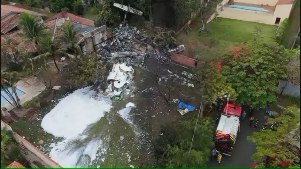 Le-a dat Dumnezeu zile – Au ratat îmbarcarea în avionul care s-a prăbușit: Îmi tremură picioarele. Îmi spuneau că s-a depășit limita și chiar au forțat