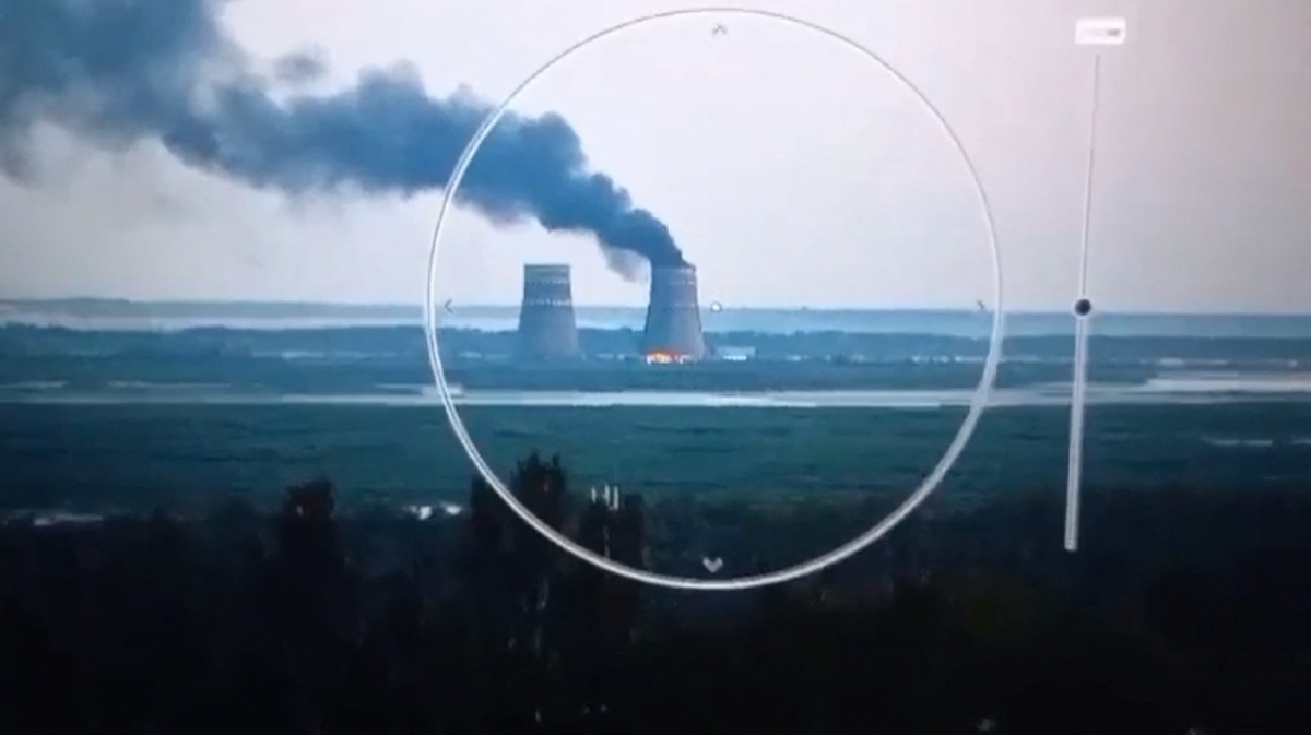 VIDEO Alertă la Zaporojie – Incendiu la sistemul de răcile al celei mai mari centrale nucleare din Europa