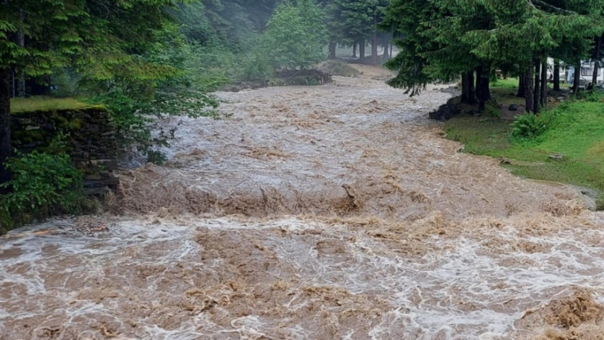 Hidrologii au emis Cod Galben de inundații în 14 județe / Zonele vizate