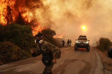 Vacanțe în pericol - Grecia, sub amenințarea incendiilor! Turiștii români sunt avertizați