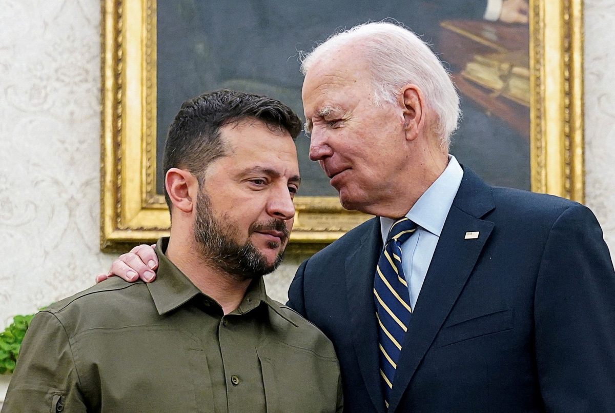 Biden îi face o promisiune destul de hazardată lui Zelenski, chiar în Biroul Oval