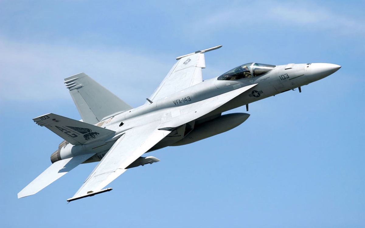 Două avioane F-18 și două avioane F-16 au fost trimise de urgență la graniță