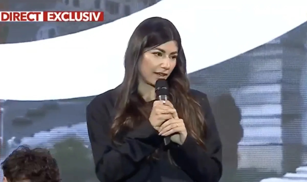 Ana Geoană discutând despre tatăl ei Mircea Geoană și inspirația din discursul lui Donald Trump la Antena 3 | sursa foto: Stiri pe Surse