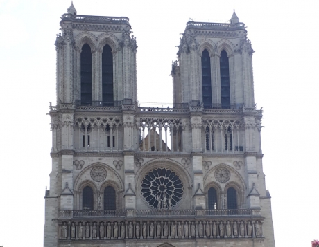 Notre-Dame își recapătă chipul: statuile apostolilor, la locul lor