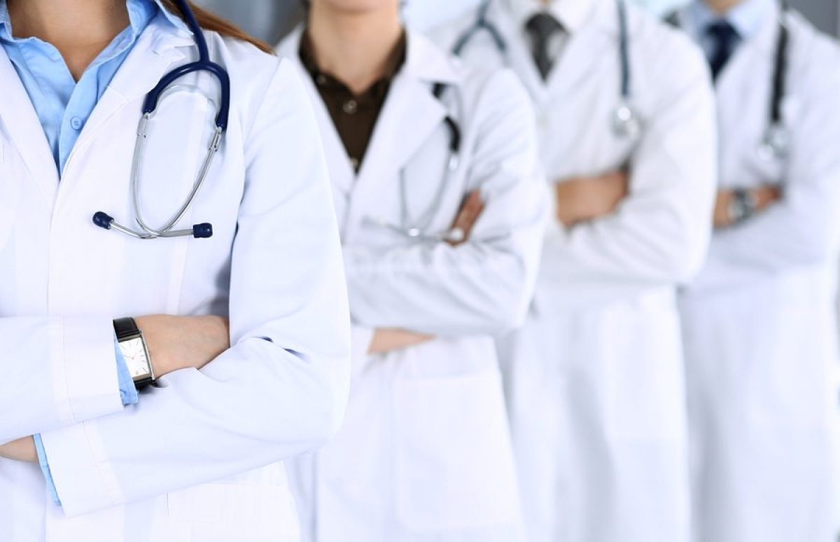 Țările bogate ar trebui să plătească pentru medicii români, spune profesorul Dorel Săndesc
