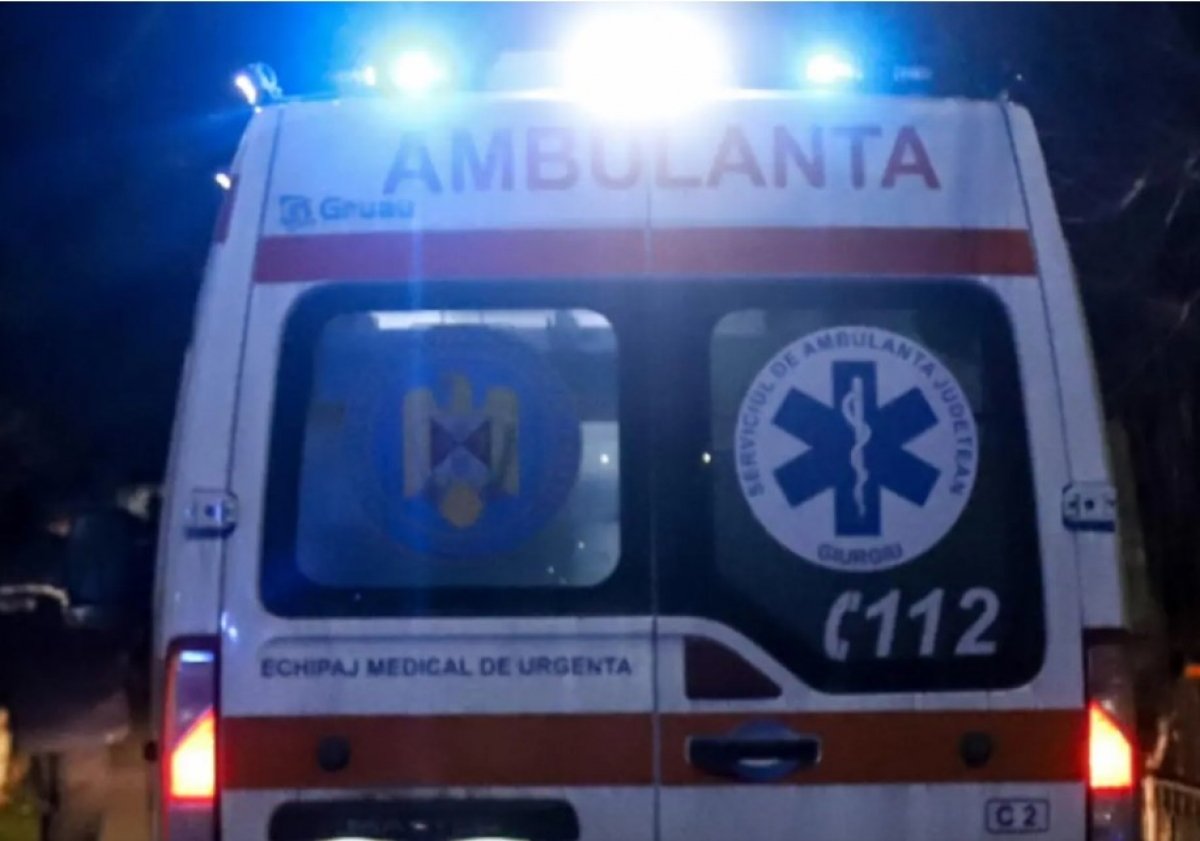 Femeie, transportată la spital după un incendiu izbucnit în apartamentul său