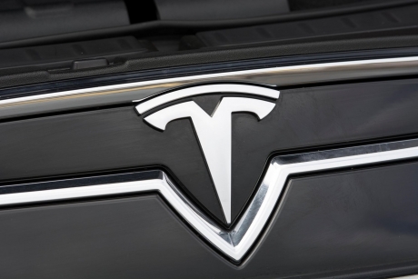 Tesla, sprijinită cu 191 milioane de lire sterline din fonduri guvernamentale britanice