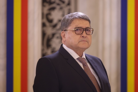 Klaus Iohannis a semnat: Documentul îl vizează pe Emil Hurezeanu, nou ministru de Externe