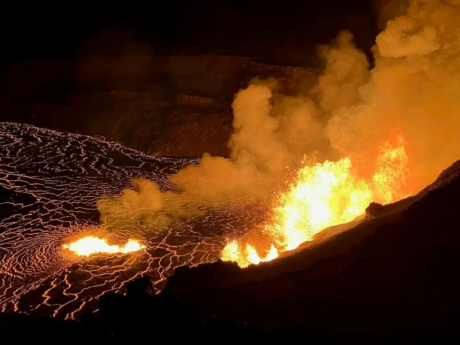 Vulcanul Merapi a intrat în erupţie: avertizare de siguranţă pentru localnici