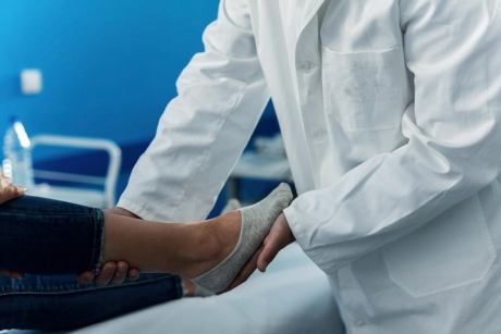 Mii de pacienţi aşteaptă intervenţii ortopedice la Spitalul de Recuperare Iaşi