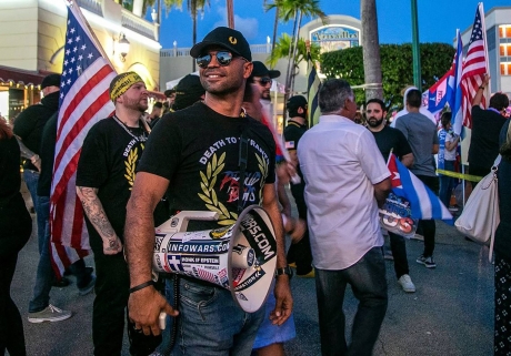 Fostul lider al grupării de extremă dreapta Proud Boys este eliberat după ce Trump a anunţat că îi va graţia pe participanţii la asaltul asupra Capitoliului