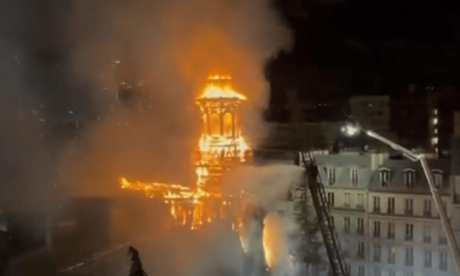 VIDEO Incendiu uriaș în Paris, la sediul primăriei unui arondisment: Turnul ar putea să se prăbușească