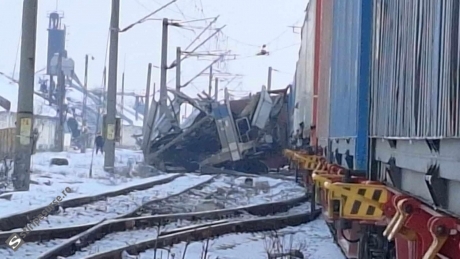 BREAKING - FOTO Accident feroviar înfiorător în România: Două trenuri marfare s-au ciocnit violent /UPDATE A fost activat PLANUL ROȘU