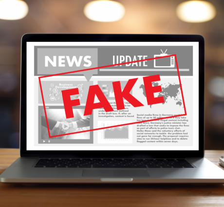 Legea împotriva fake news, aproape de adoptare în România: ANCOM și serviciile de informații pot bloca site-uri și postări cu informații false