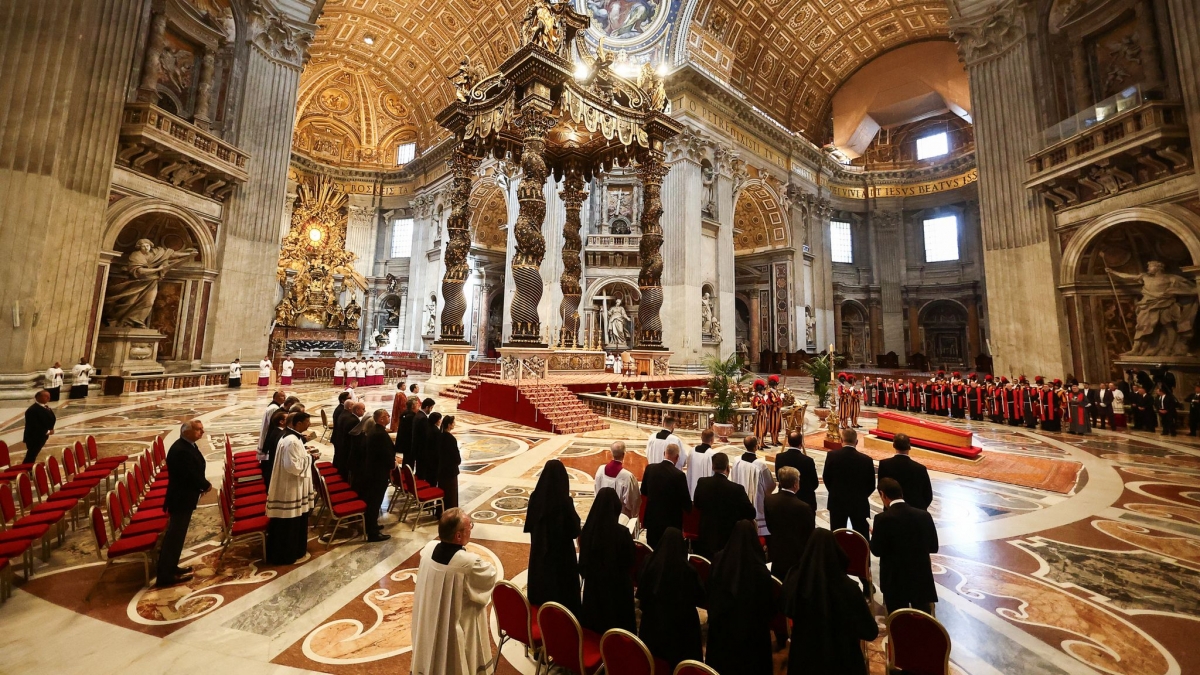 inmormantare Papa