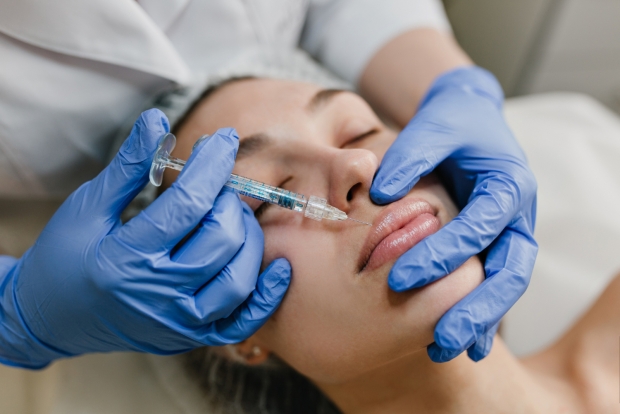Injec&#539;ii cu Botox contraf&#259;cut: Ce boal&#259; au dezvoltat persoanele care au apelat la aceast&#259; procedur&#259; de &icirc;nfrumuse&#539;are