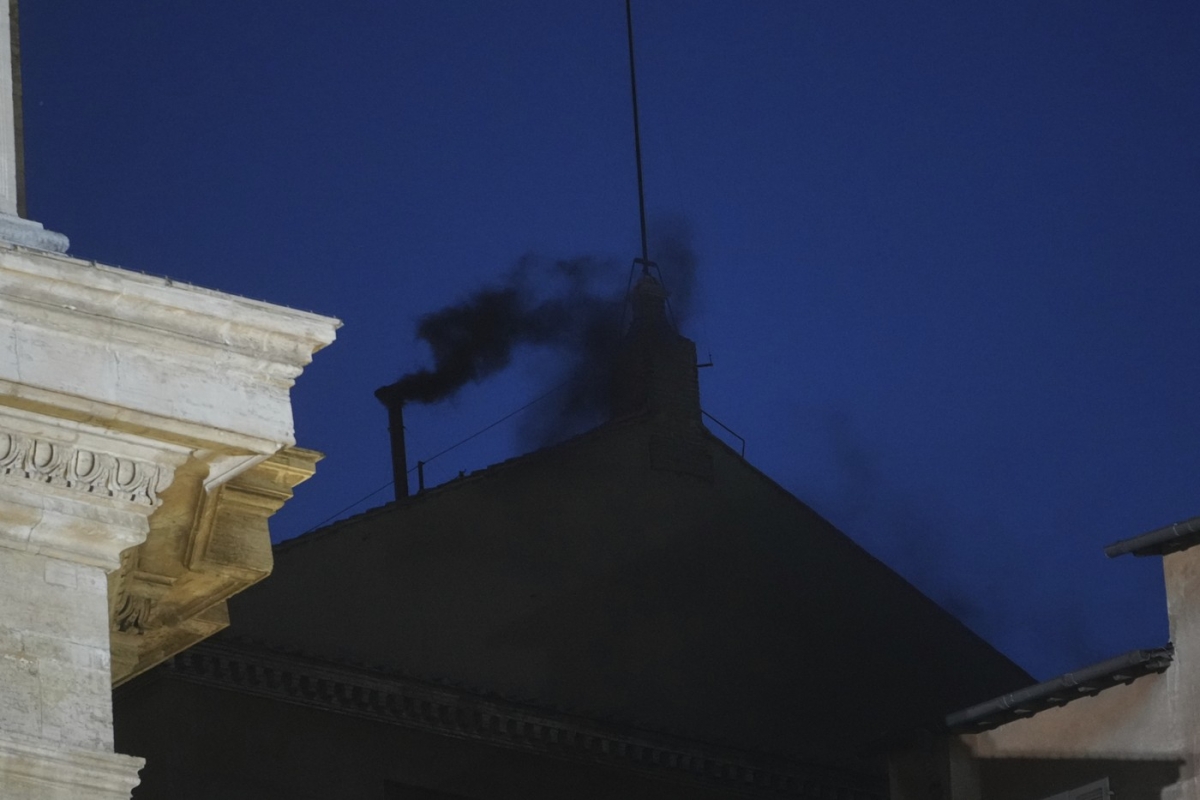 fum negru vatican