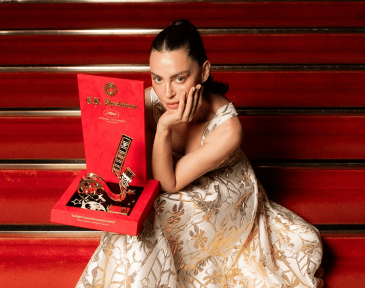 FOTO Catrinel Menghia a atras toate privirile la Cannes. Top modelul a câştigat premiul Starlight International Cinema Award pentru regie