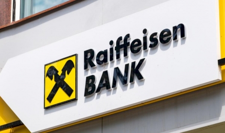 Raiffeisen Bank pierde în instanță, după ce a luat o măsură extremă în cazul mai multor cetățeni ruși din România