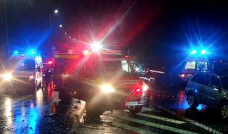 Accident grav în Bistrița-Năsăud: un tânăr și-a pierdut viața și alți 2 au fost răniți, după ce au intrat cu mașina într-un podeț