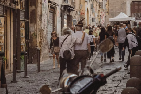 VIDEO Cutremur în Napoli - A avut epicentrul în zoa vulcanului Vezuviu: Locuitorii au ieșin în stradă, iar majoritatea activităților au fost blocate