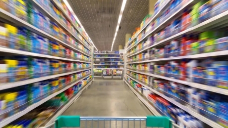 Peste câteva zile românii vor fi loviți de un nou val de scumpiri. Lista cu alimentele care se scumpesc de luna viitoare