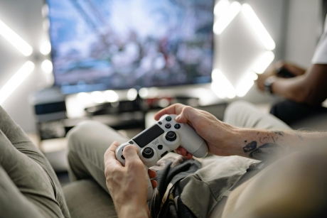 Recesiunea lovește piața de gaming: Vânzările de console scad puternic în Rusia