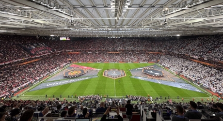 Zeci de mii de suporteri au ieşit pe străzile din nordul Londrei pentru a-i celebra pe jucătorii lui Tottenham Hotspur